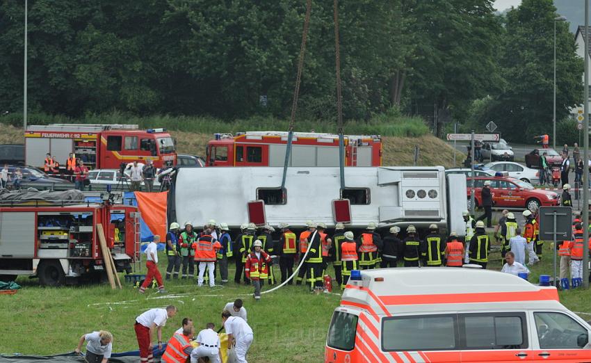 Schwerer Unfall mit Reisebus Lohmar Donrather Dreieck P549.JPG